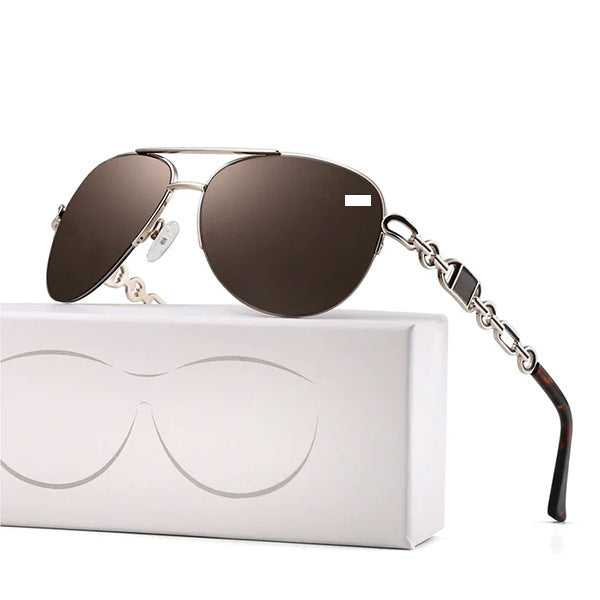 Dame aviator solbrille med moteriktig kjededetalj Luvikno