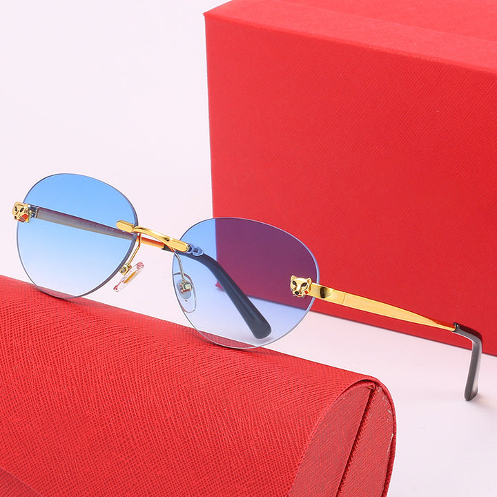 Dame oval solbrille med luksuriøse metalliske aksenter Luvikno