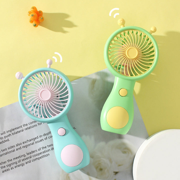 Kvinnelig bærbar håndvifte med ergonomisk design og stille viftetrinn Skanto