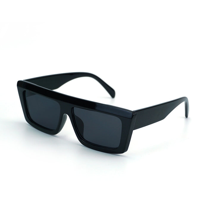 Dame Oversized solbriller med moderne og kantete design Luvikno