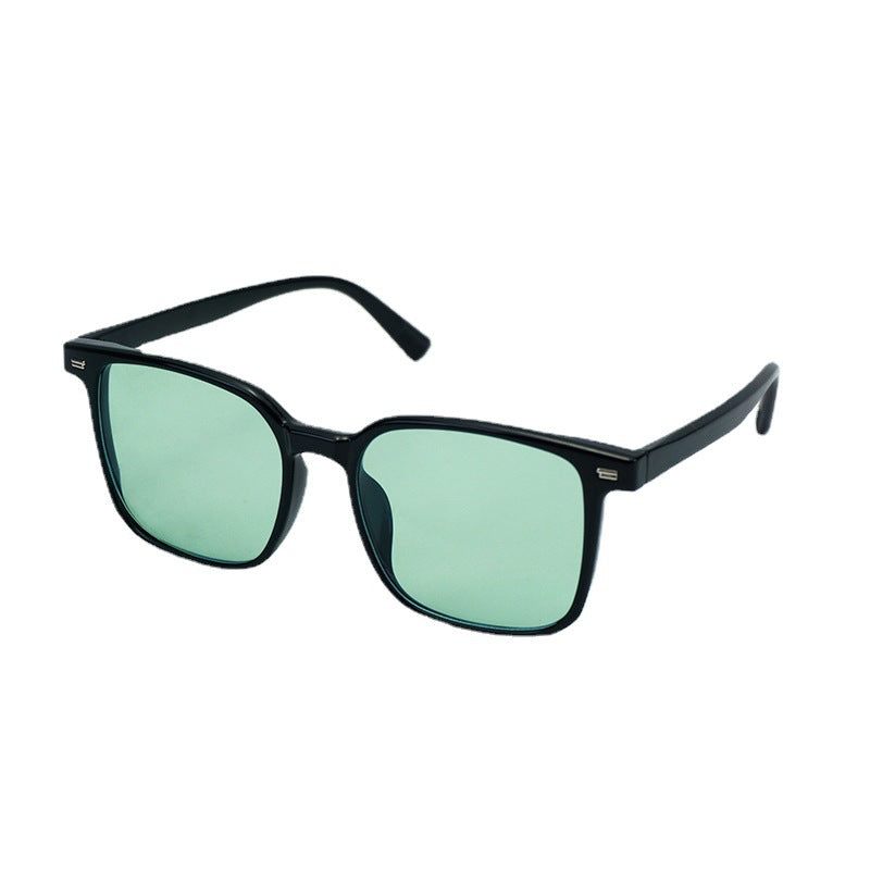 Dame Kvadratisk Solbrille med moderne aksenter Luvikno