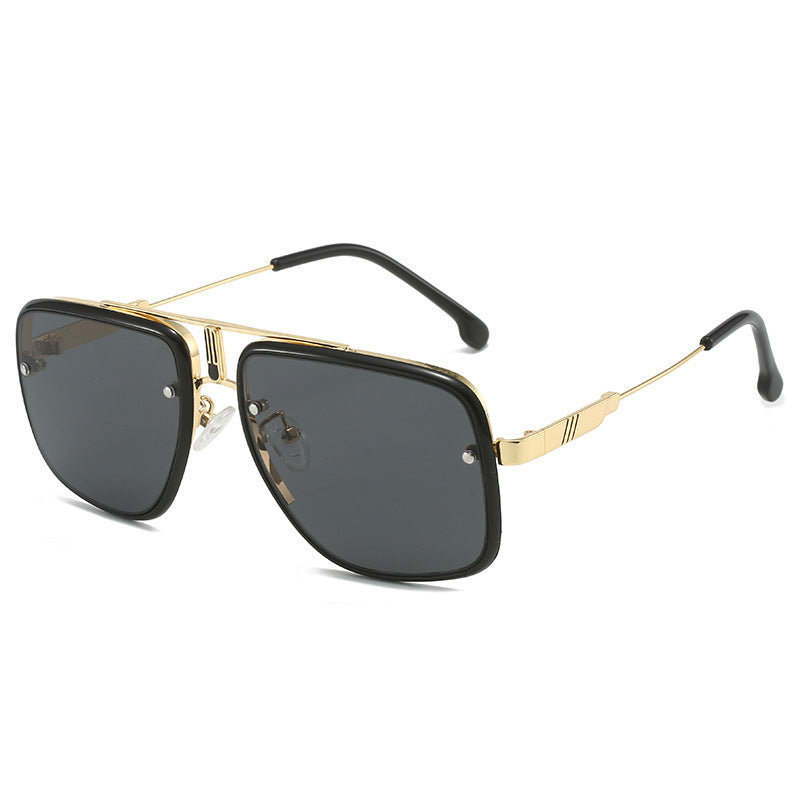 Dame moteriktig oversized solbrille med gull detaljer Luvikno