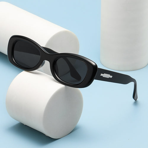 Dame modisk solbrille med oval rammeform og UV-beskyttelse Luvikno