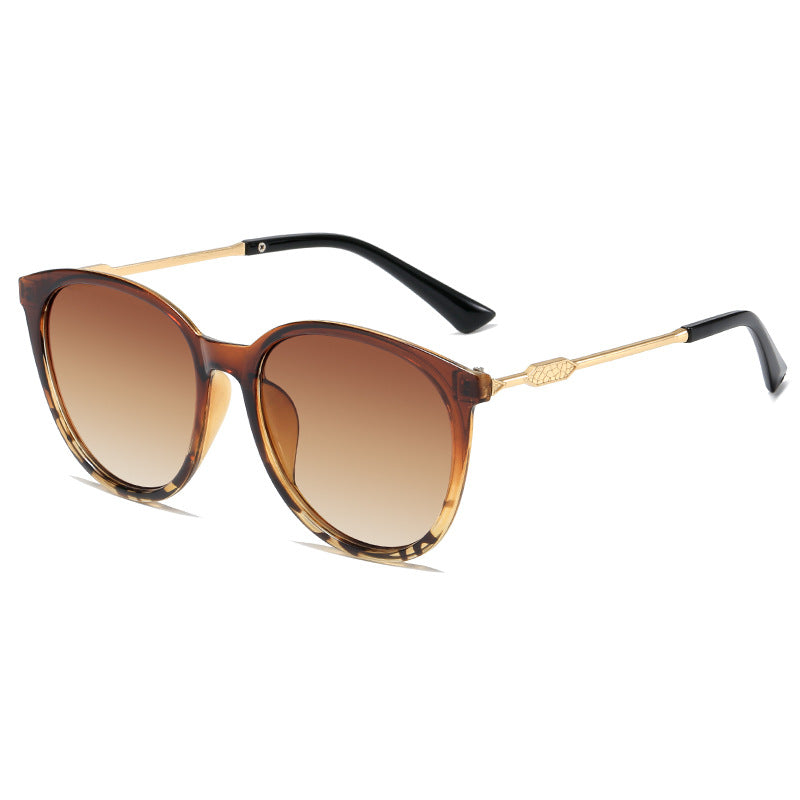 Dame Moderne Cat-Eye Solbriller med speilende glass Luvikno