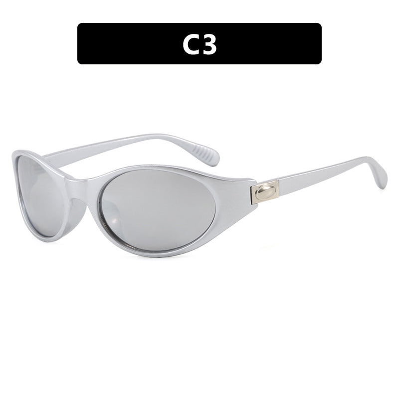 Dame stilfull solbrille i elegant ovalt design med beskyttende UV-filter Luvikno