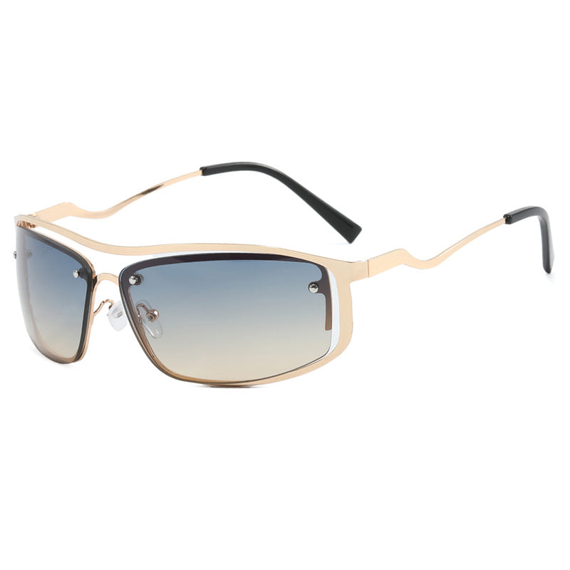 Damer futuristisk solbrille med elegant metallramme og høye transparente glass Luvikno