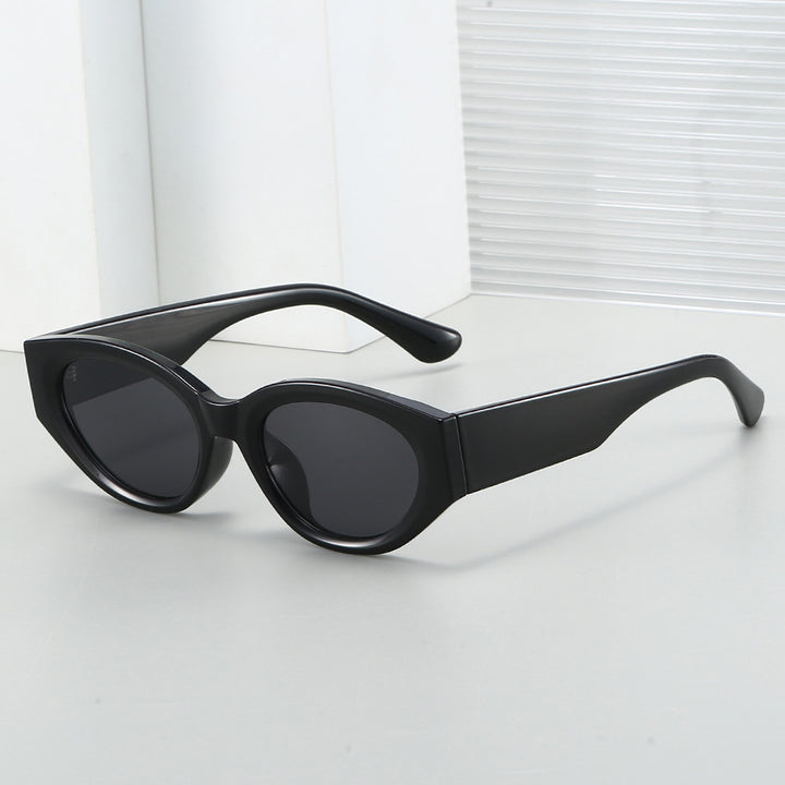 Dame Cat-Eye solbrille med moderne, transparent ramme og UV-beskyttelse Luvikno