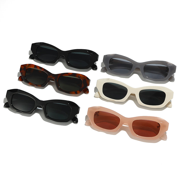 Dame moteriktig solbrille i innovativt design Luvikno