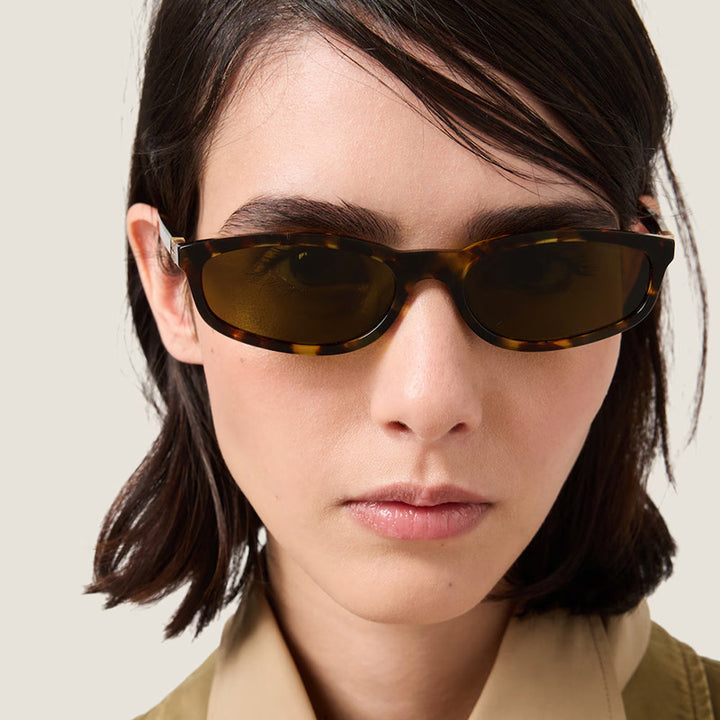 Dame moteriktig solbrille med elegant design Luvikno