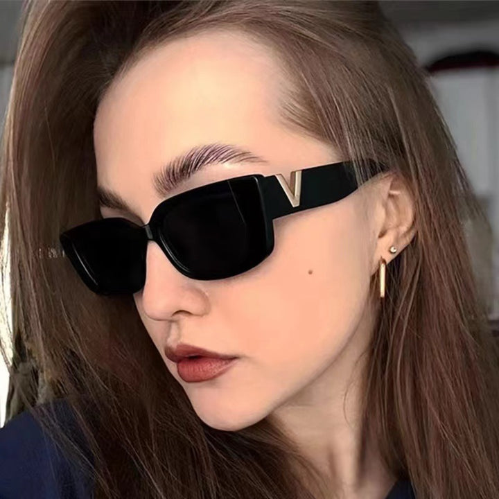 Dame moteriktig solbrille i klart design Luvikno