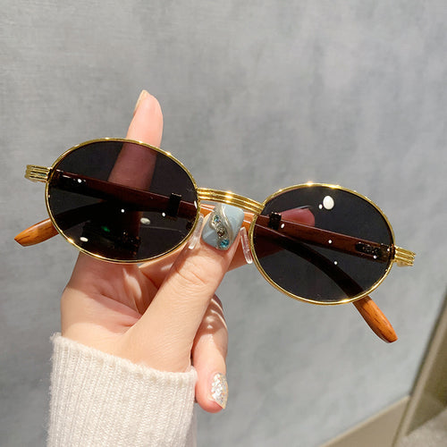 Dame moteriktig solbrille med elegant glans og komfortable stenger Luvikno