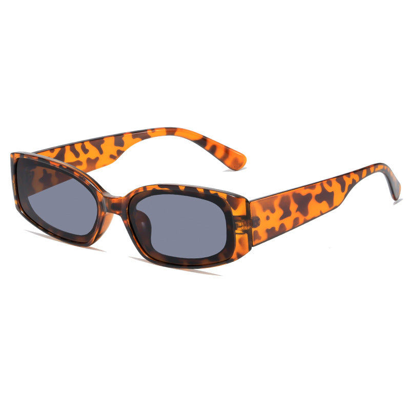 Dame moteriktig solbrille i futuristisk design Luvikno