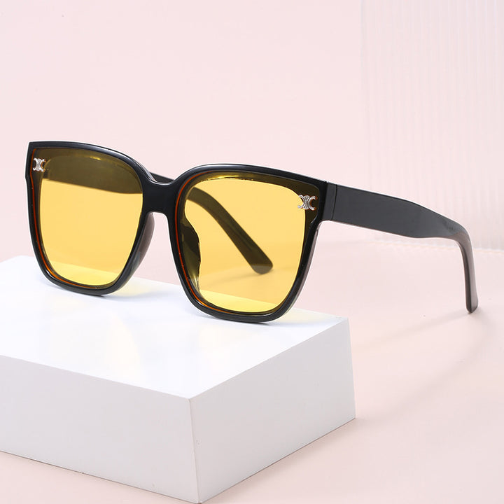 Dame moteriktig oversized solbrille med rhombiske glass Luvikno