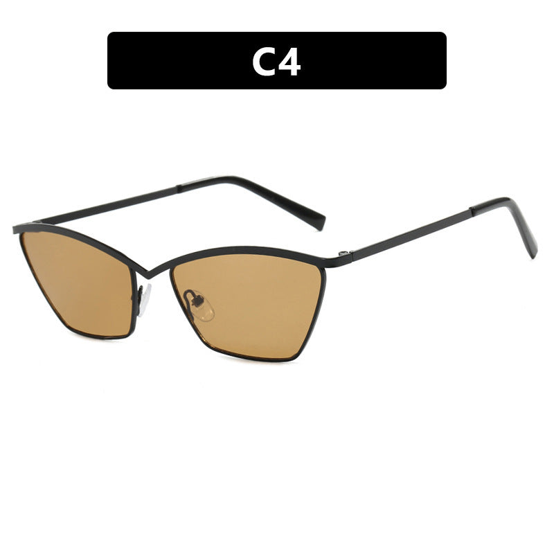 Dame solbrille i avantgardistisk katteøye-design Luvikno