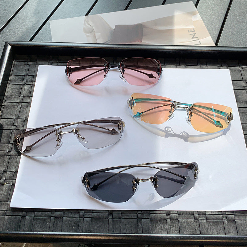 Damer designer-solbrille med utsmykkede detaljer Luvikno
