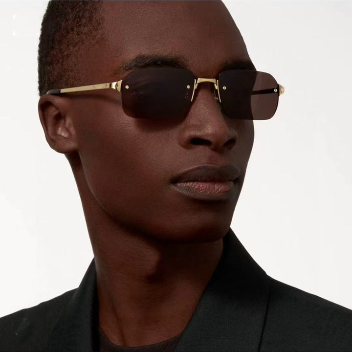 Dame elegante moteriktig solbrille med høykvalitets metallramme Luvikno