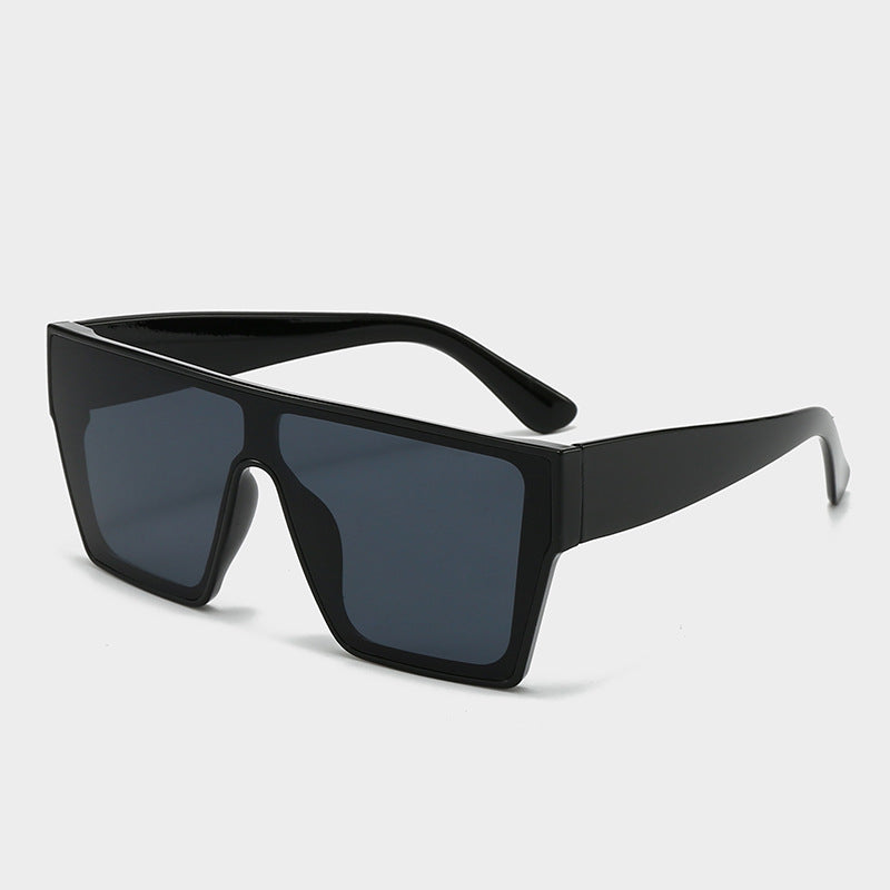 Dame moteriktig solbrille med kantede glass Luvikno