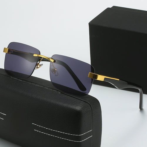 Dame moteriktig halvrammebrille med elegant metall- og plastmix Luvikno