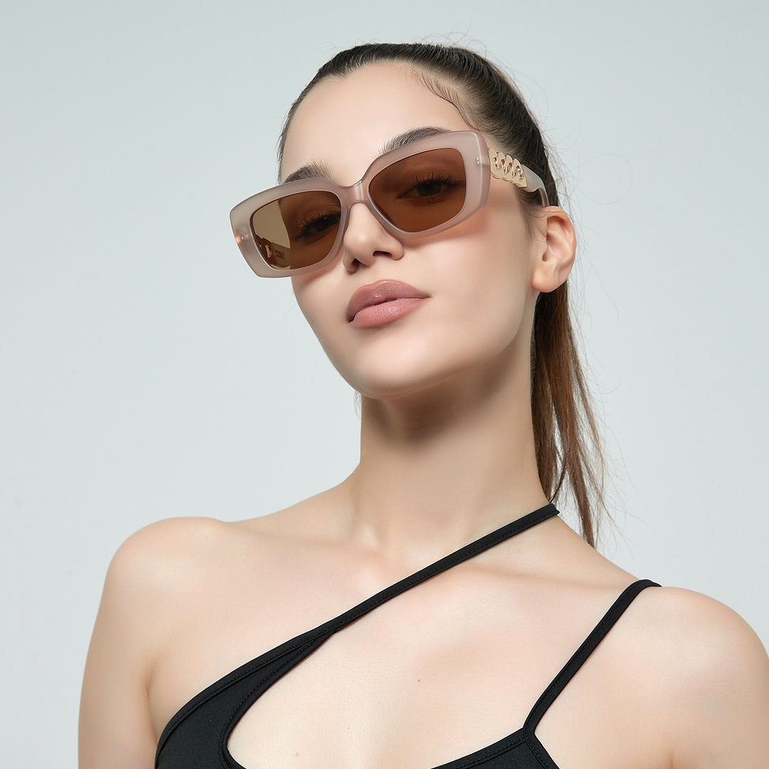 Dame elegant kvadratisk solbrille med gullutstyrt ramme Luvikno
