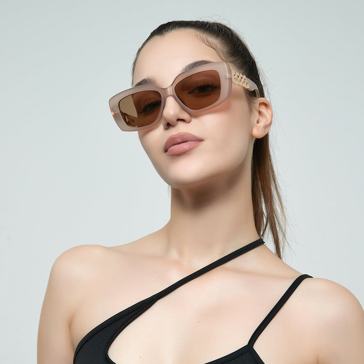 Dame elegant kvadratisk solbrille med gullutstyrt ramme Luvikno