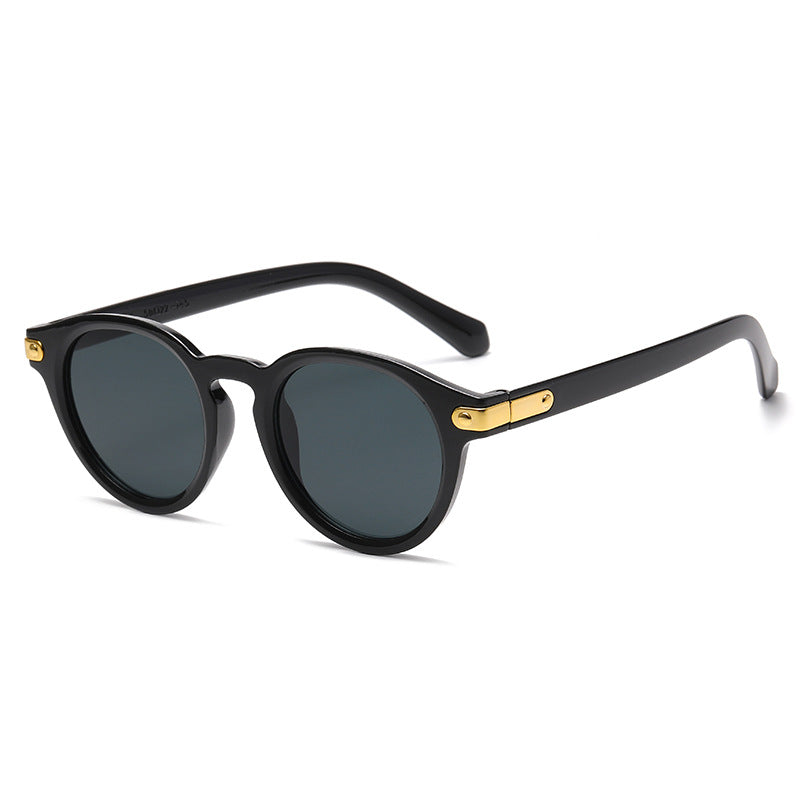 Dame moteriktig solbrille med transparent ramme og robuste glass Luvikno
