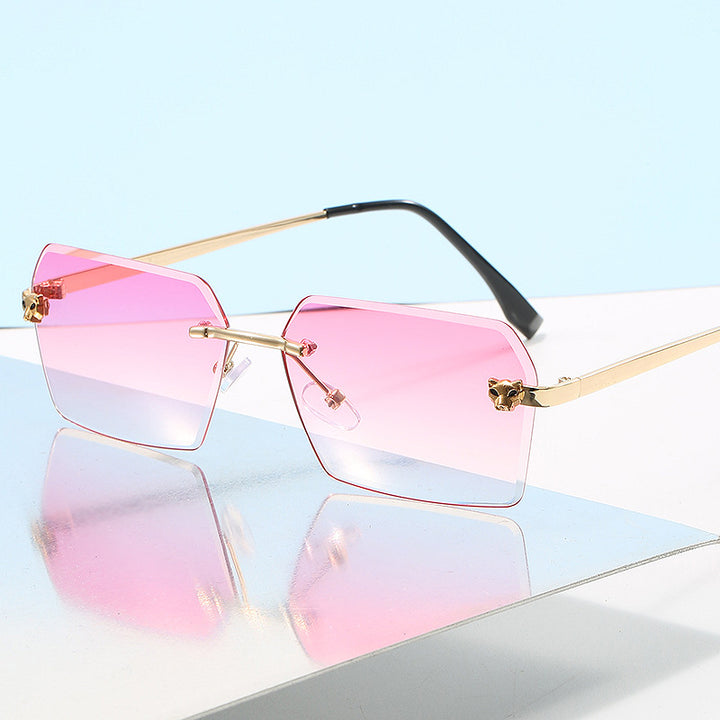 Damer moterik firkantet solbrille med elegant metallramme Luvikno