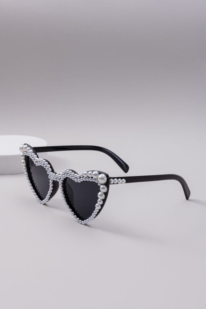 Dame designer solbrille med perleinnramming fra Luvikno