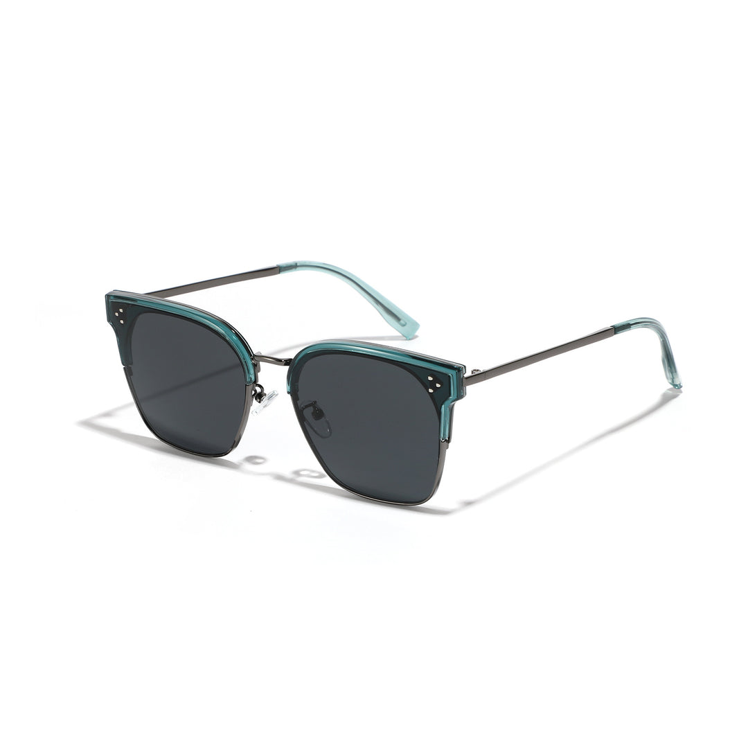 Dame moteriktig solbrille med markant design og kontrastfylt ramme Luvikno