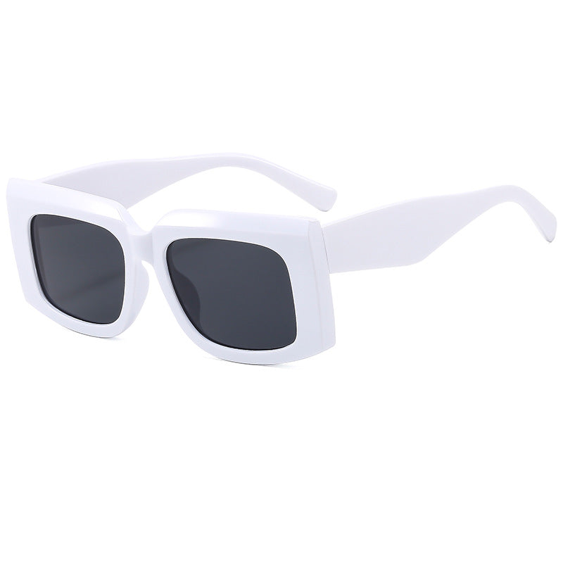 Dame Moda solbrille med markant kvadratisk ramme og UV-beskyttelse Luvikno
