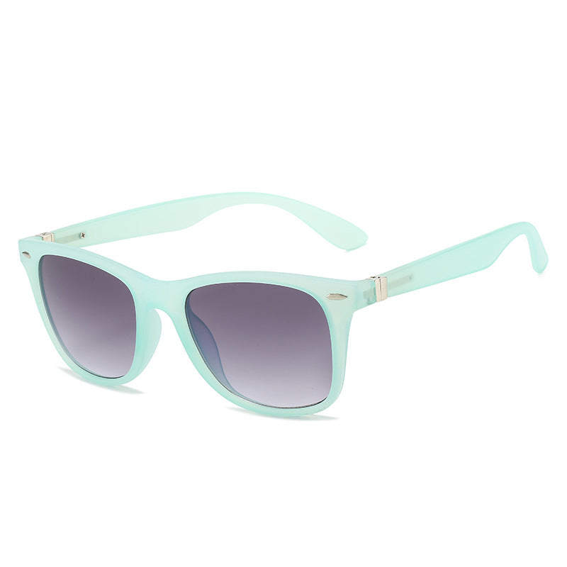 Dame moteriktig solbrille med beskyttende UV-beskyttelse og trendy design Luvikno