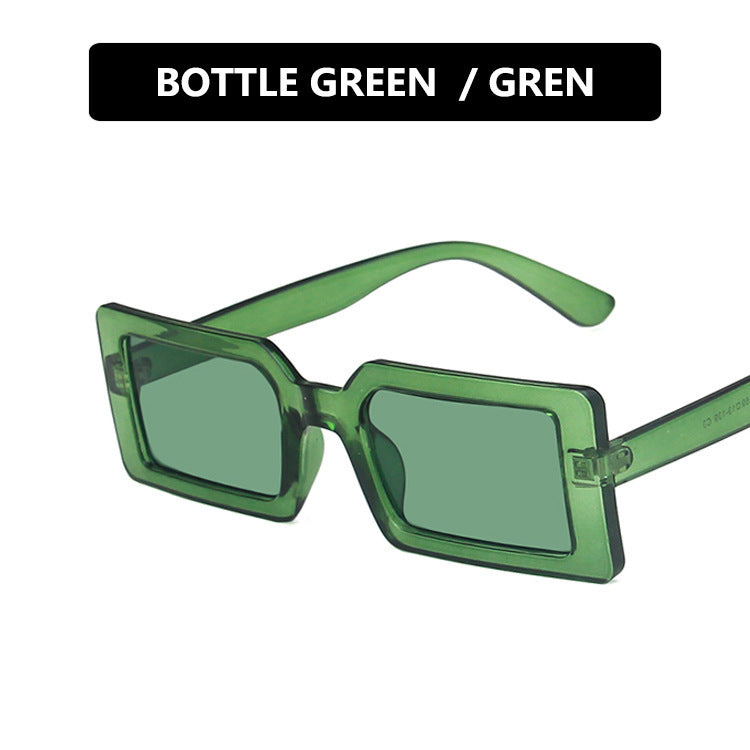 Dame kvadratisk solbrille med moderne, bred ramme og beskyttende UV-filter Luvikno