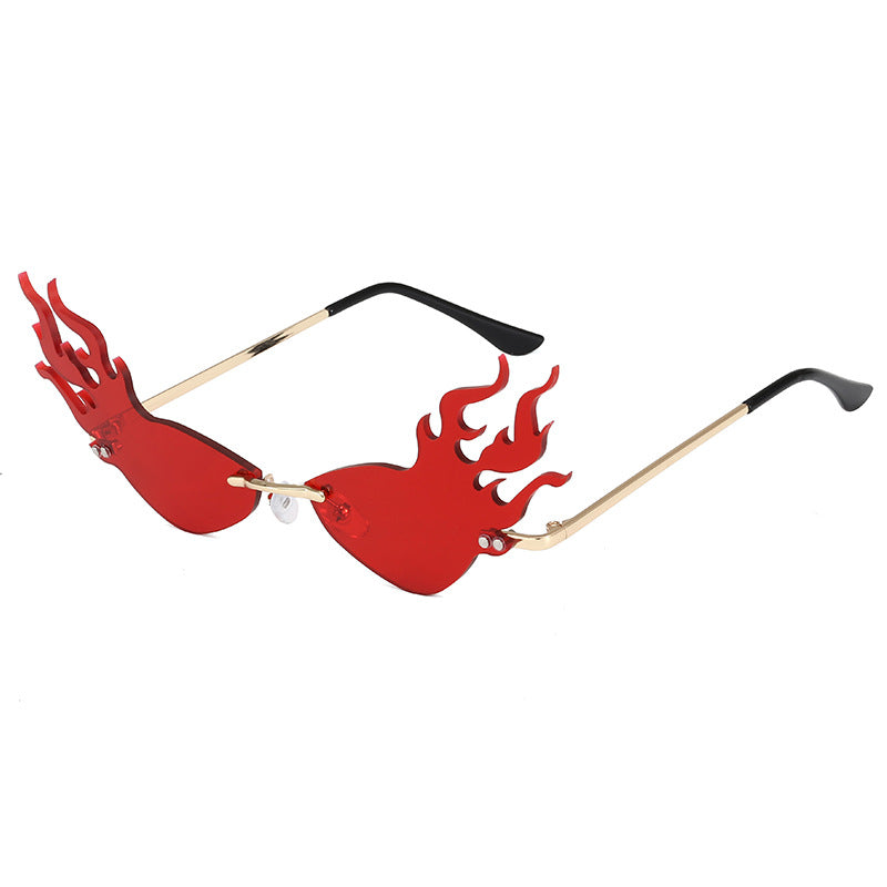 Dame moteriktig solbrille med flammeformet design Luvikno
