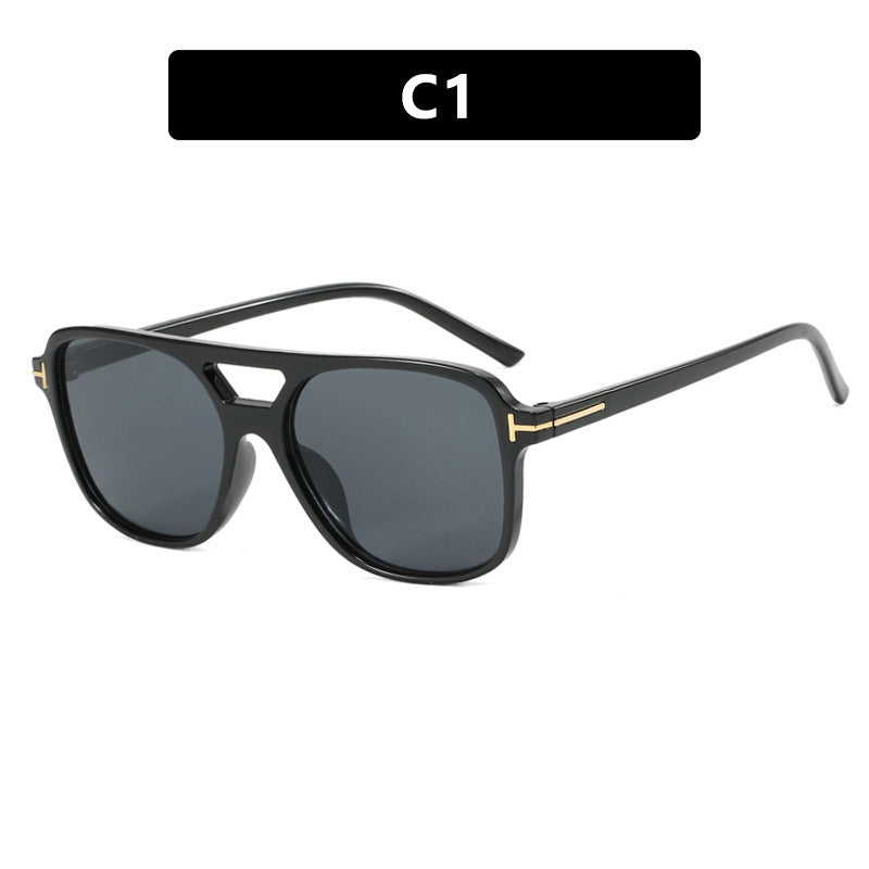 Dame moteriktig solbrille i stilfull ramme Luvikno
