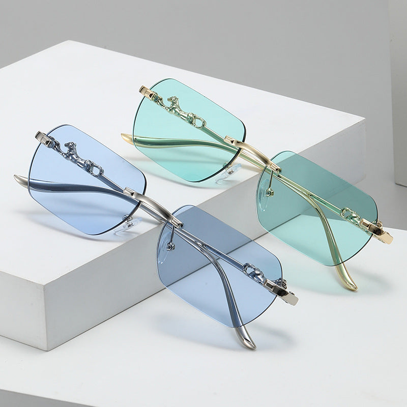 Damer elegant halvmellomrammebrille med dekorative detaljer Luvikno