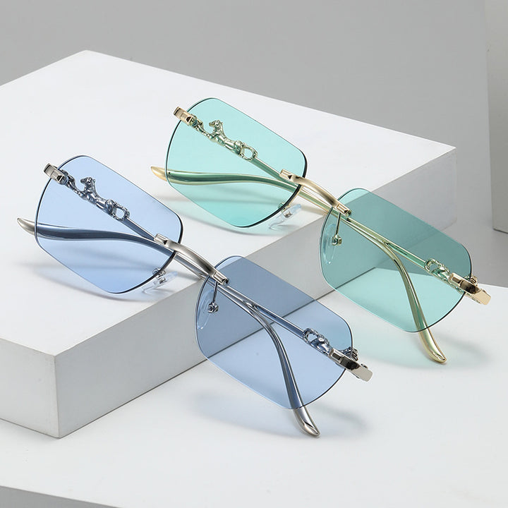 Damer elegant halvmellomrammebrille med dekorative detaljer Luvikno