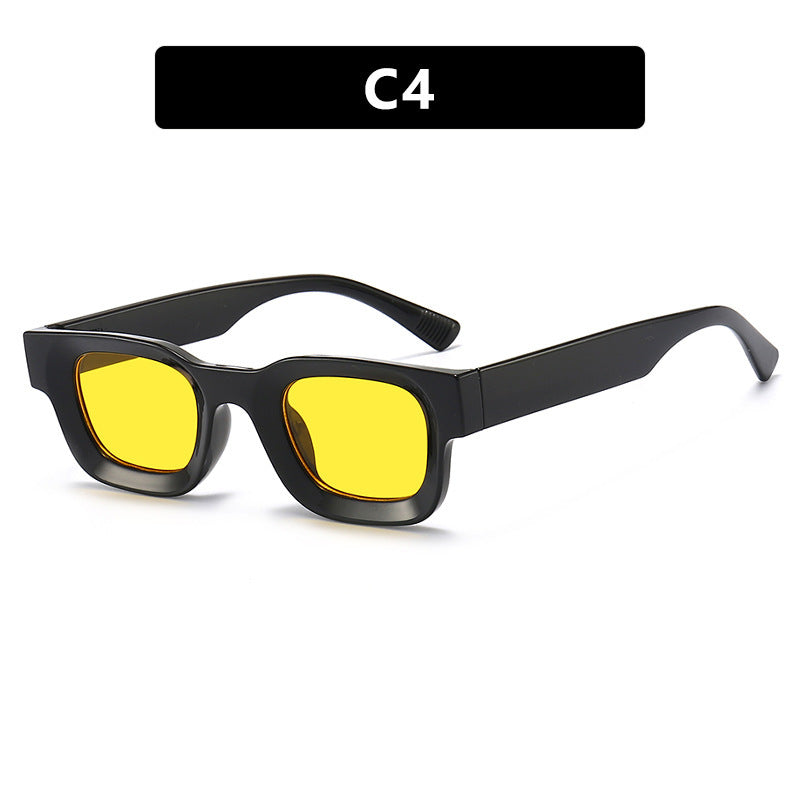 Dame moteriktig solbrille i elegant, kantet design Luvikno