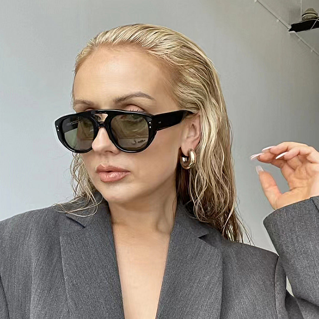 Dame oversized solbrille med moderne, strukturert ramme Luvikno