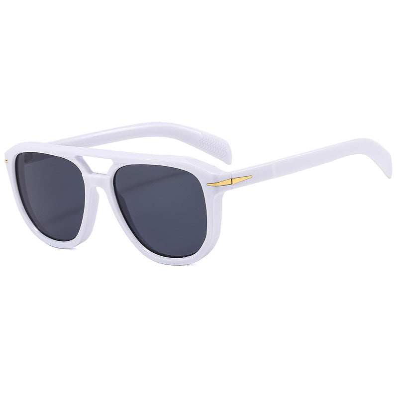 Dame solbrille med markant ramme og beskyttende linser Luvikno