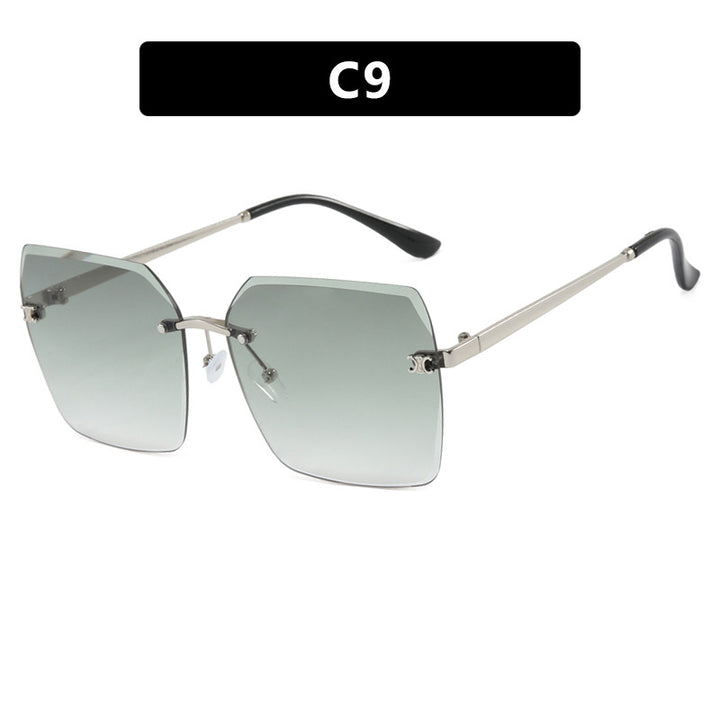 Dame firkantet solbrille i moderne design med filigran metallramme Luvikno