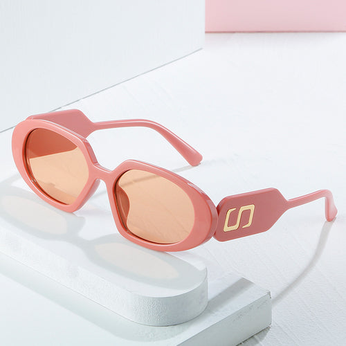 Dame moteriktig solbrille med unikt design og stilfull logo Luvikno