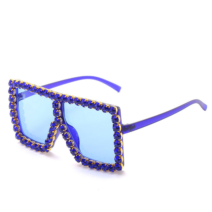Dame moteriktig solbrille med strassdekorsjon Luvikno