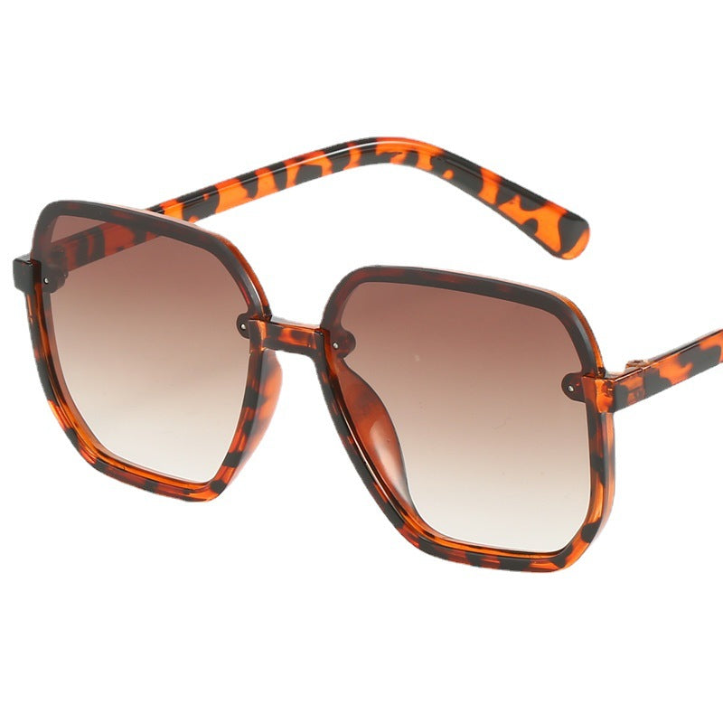 Dame geometrisk solbrille i moderne design Luvikno