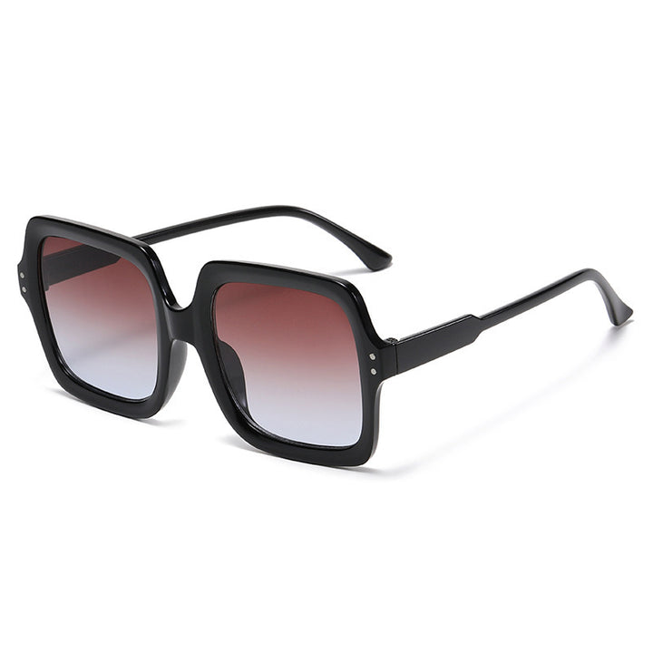 Dame moteriktig kvadratisk solbrille med speilende glass Luvikno