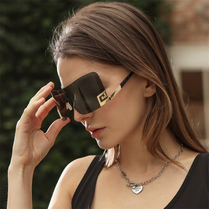 Dame Oversized Shield-solbrille med ekstravagant design Luvikno