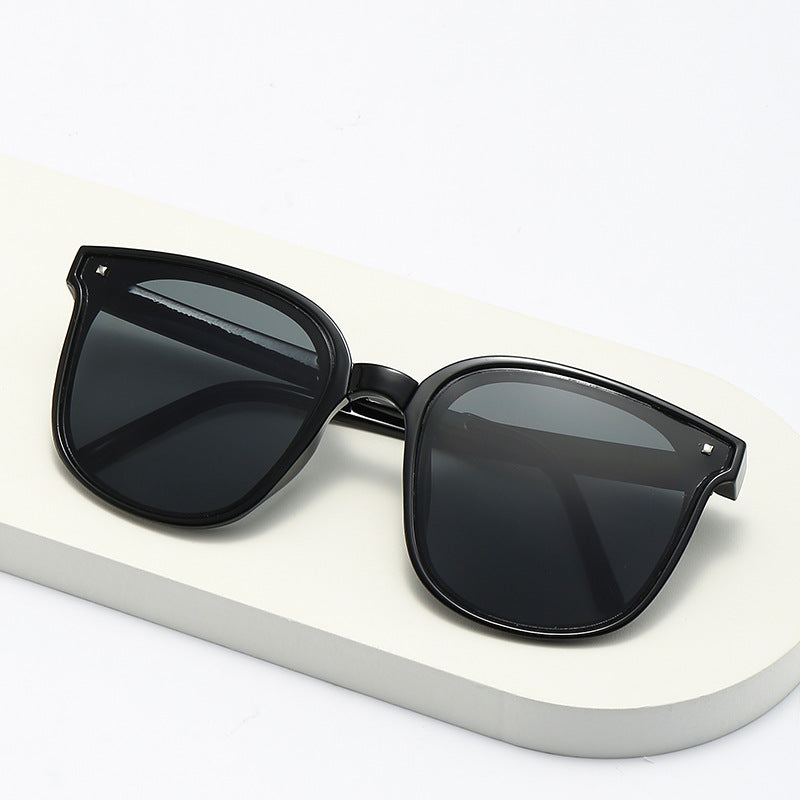 Dame klassisk solbrille i stilfull design Luvikno