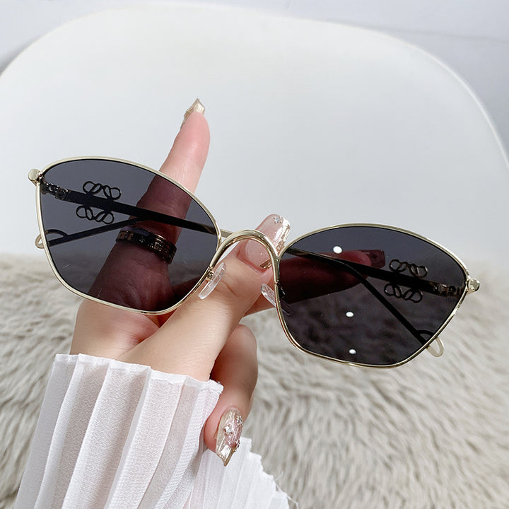 Dame moter Cat-Eye solbriller med filigran metallramme Luvikno