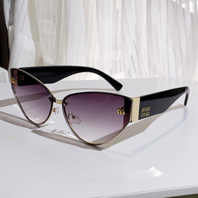 Dame Cat-Eye solbrille med luksuriøs ramme og speilbelagte linser Luvikno
