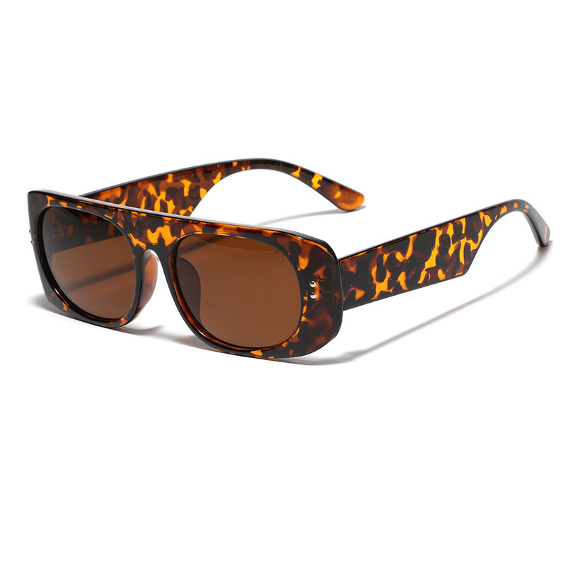 Dame moteriktig solbrille med transparant og geometrisk ramme Luvikno