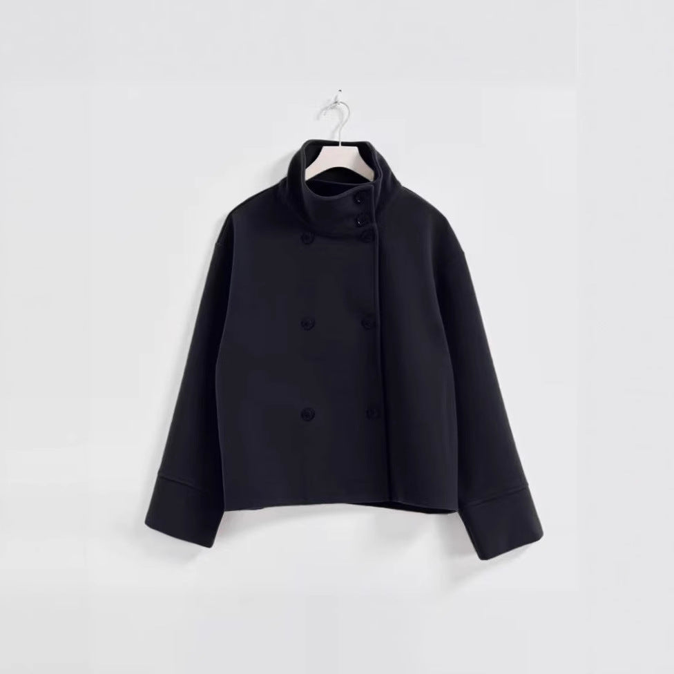 Naisten muotitietoinen lyhyt takki korkealla kauluksella ja kaksinkertaisella nappilistalla Luvik