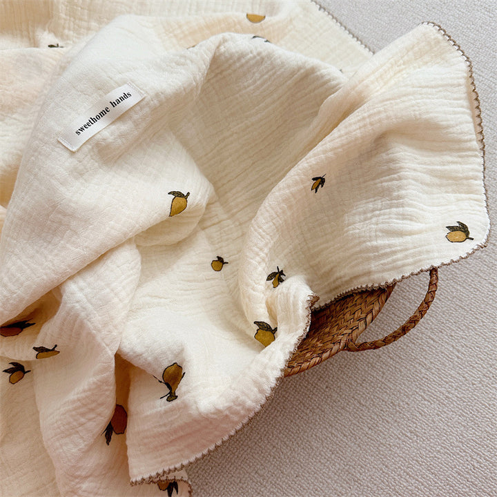 Unisex Musselinteppe med delikat blomsterdesign og elegante volanger Luvikno